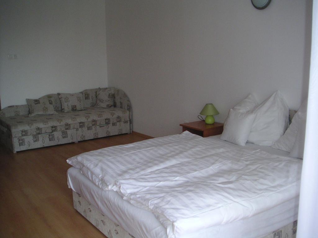 Lantos Apartmanhaz Appartement Zamárdi Buitenkant foto