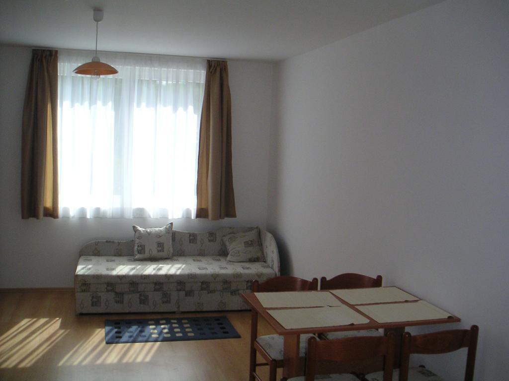 Lantos Apartmanhaz Appartement Zamárdi Buitenkant foto