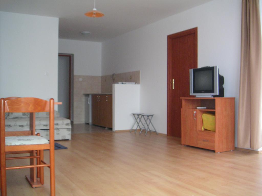 Lantos Apartmanhaz Appartement Zamárdi Buitenkant foto