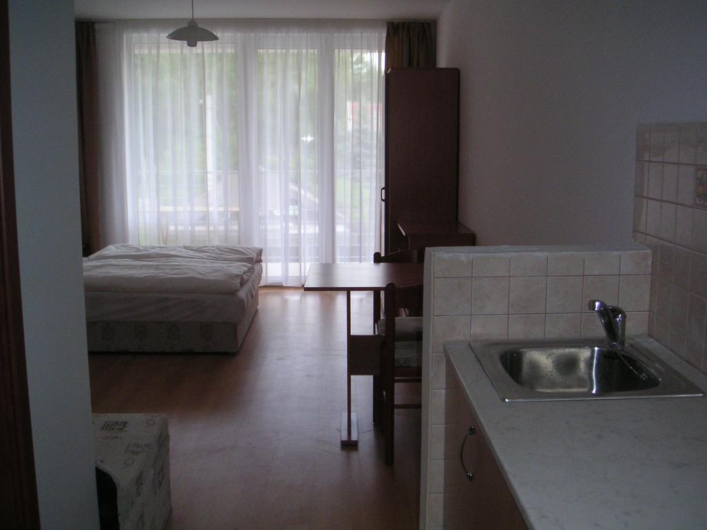 Lantos Apartmanhaz Appartement Zamárdi Buitenkant foto